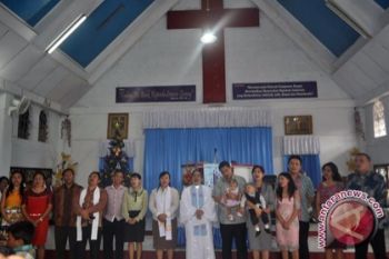 Wawali Mangindaan berkunjung dan ibadah di Sindulang I