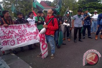 Mahasiswa tuntut Kejari OKU tuntaskan kasus korupsi