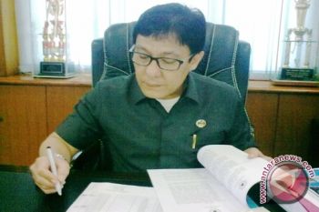 Wali Kota Palembang serahkan paspornya ke Imigrasi