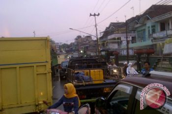 Jalintim Sumatera ruas Palembang-Indralaya macet parah