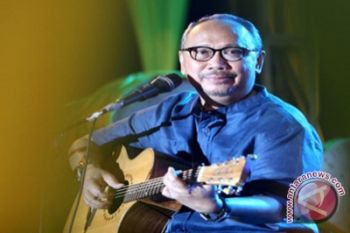 Ebiet luncurkan album di Tahun Baru 2014 