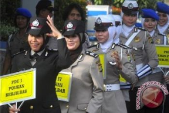 Fraksi PKS DPRD Depok Sumbang Jilbab Untuk Polwan