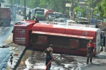 Lima Tewas Akibat Angkudes Diseruduk Truk Tangki