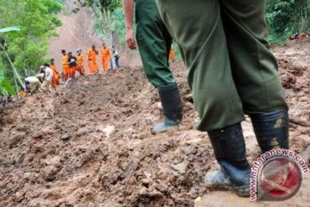 Korban Longsor Purbalingga Terima Bantuan 
