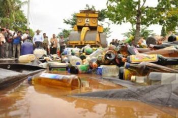 Truk Bermuatan Ribuan Liter Ciu Disita Polisi Solo