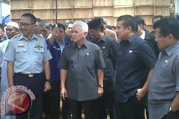 Hatta Rajasa Resmikan Pembangunan Pelabuhan Semen Bosowa 
