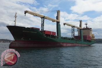 Tim Evakuasi Masih Mencari Korban Dermaga Runtuh 