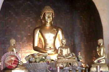 Umat Buddha Baturiti Gelar Upacara "Abhiseka Rupang" 