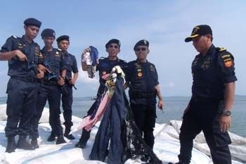 Kejaksaan Karimun Musnahkan Ribuan Pakaian Bekas