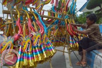 Penjual Terompet Menjamur Jelang Pergantian Tahun 