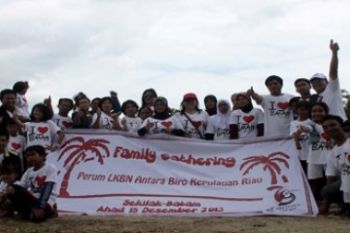 Family Gathering HUT ke-76 ANTARA/Joko Sulistyo