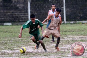 BANJARMASIN KALAHKAN HST