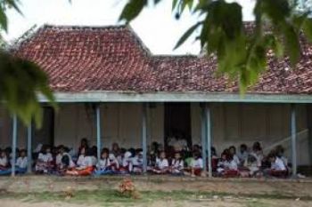 Pascagempa, Siswa SD Belajar di Rumah Penduduk