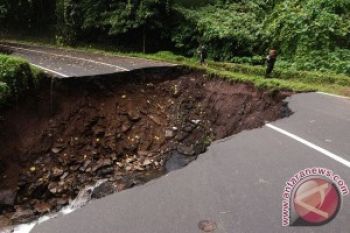 Pemkab Didesak Perbaiki Terputusnya Jalan Gerlang-Banjarnegara