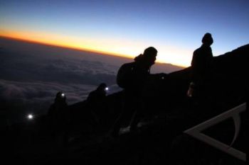 Cuaca Ektrem, Pendaki Diimbau Tunda Pendakian ke Merapi