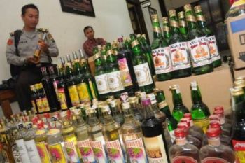 Polisi Gagalkan Pengiriman 1.200 Botol Miras