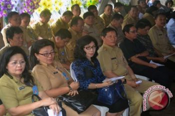 Wali kota Vicky hadiri pemakaman ibunda pendeta Noldiy Sakul  