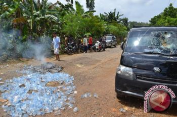 Polres OKU redakan emosi warga korban banjir 