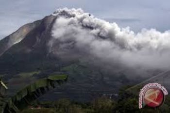 Gunung Sinabung 106 Kali Erupsi