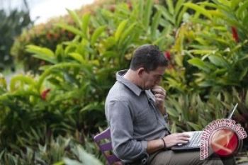 Greenwald: Snowden Punya Lebih Banyak Rahasia AS-Israel Untuk Diekspose