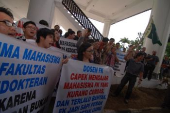 Aksi Fakultas Kedokteran Unsrat