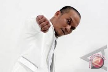 Iwa K rombak 'Nombok Dong' di pembukaan NBL