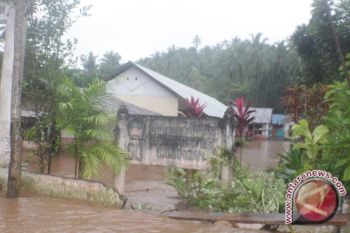 Bupati Minut himbau warga jauhi perbukitan dan DAS