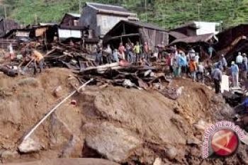 Jalan Trans Sulawesi di Tolitoli Longsor 
