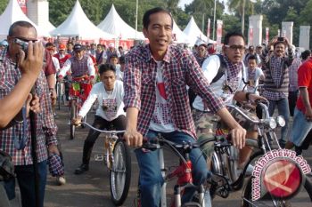 Jokowi bersepeda bersama Jorge Lorenzo