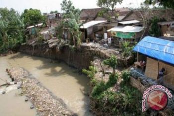 Warga Bantaran Sungai Palu Resah Tanggul Nyaris Jebol