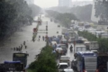 Sejumlah Ruas Jalan Ibu Kota Banjir