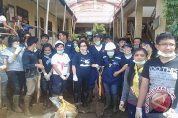 PMI bantu korban bencana Manado 