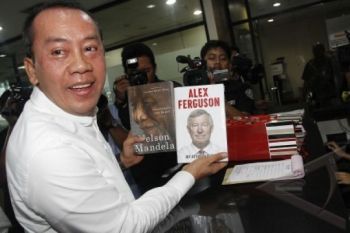 Saan Beri Anas Buku Nelson Mandela