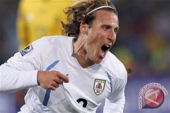 Forlan Main di Klub Jepang