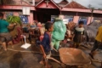 Sampah Banjir Manado 100 Ribu Meter Kubik