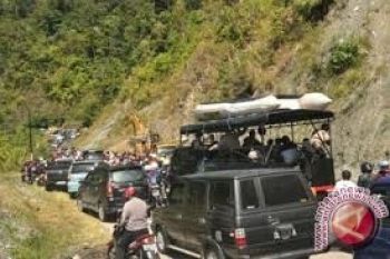 Akses Jalan Trans Sulawesi-Gorontalo Terputus Akibat Longsor