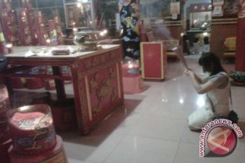 Warga Tionghoa Yogyakarta doa bersama sambut Imlek