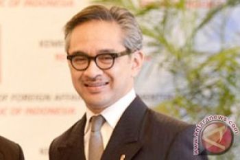 Menlu Tandatangani Kesepakatan Bebas Visa Paspor Indnesia-Prancis