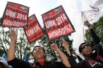 Buruh Demak Akan Gugat Penetapan UMK 2014