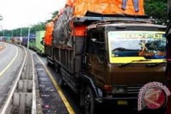 Ratusan Truk dan Bus Terjebak di Perbatasan Kudus-Demak