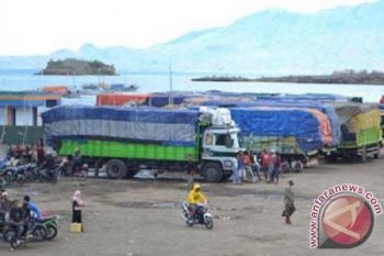 Aktivitas penyeberangan Sape-Labuan Bajo masih ditutup