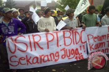 Warga NTB unjuk rasa kecam konflik lahan Mandalika