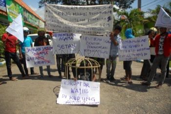 Demo Korupsi Kemenag