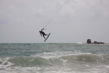 Atlet 37 Negara Berlomba dalam "Kiteboard Tour Asia" Bintan