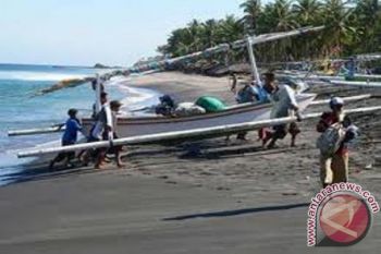 Perahu nelayan di Pantai Senggigi akan ditertibkan