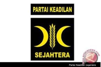 Baner Caleg PKS Dirusak