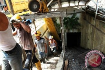 Pencarian Korban Tambang Longsor 
