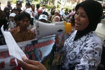 Tak Lolos CPNS, Puluhan Guru Honorer Protes