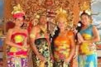 Personel TNI AD di Bali Berpakaian Adat Setiap Purnama