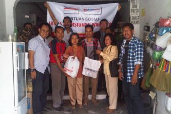 Wartawan dan Alfamart Peduli Tokoh Pers